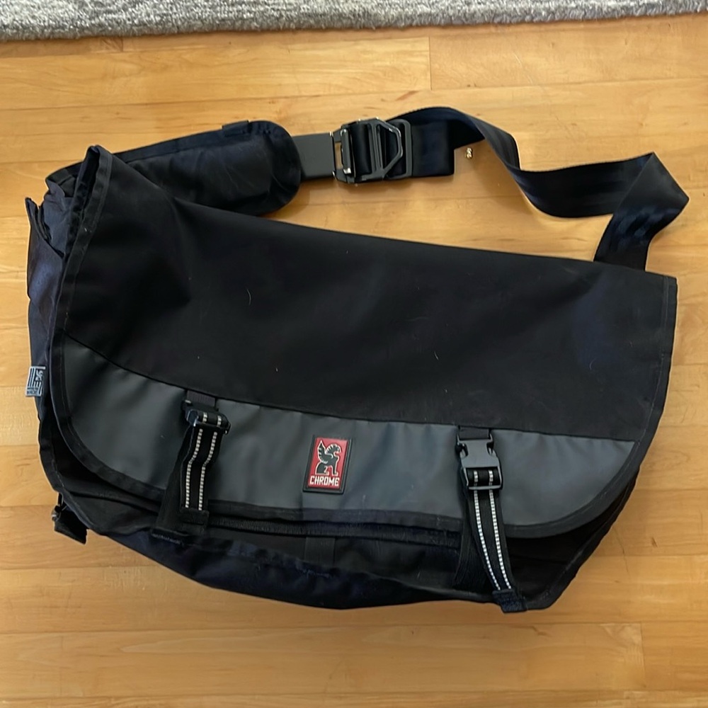 Chrome messenger laptop bag